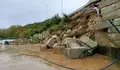 A caída de parte do muro que vincula a Vía Ártabra coa N-VI reabre a preocupación polas graves eivas desta infraestrutura en Oleiros